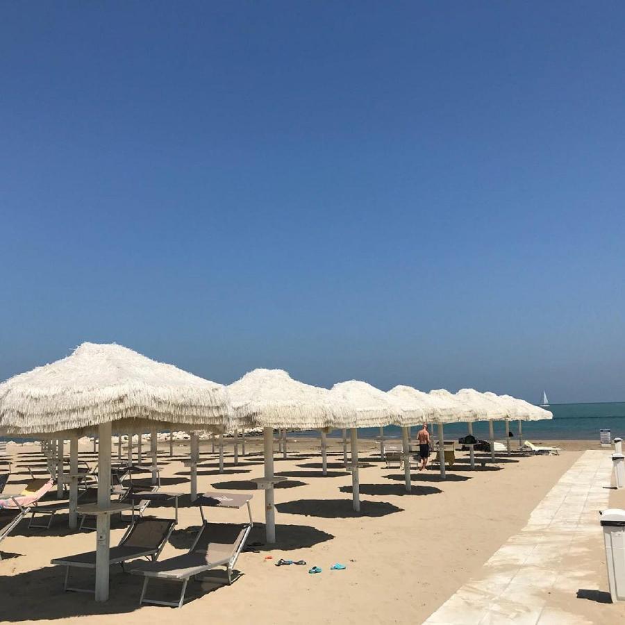 Апартаменты Casa Klimt Vicinissima Al Mare Parcheggio Privato Gratuito Se Disponibile Пескара Экстерьер фото